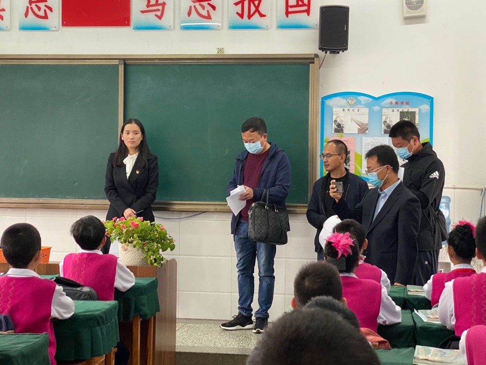 建水县小学新任领导引领教育创新，塑造未来之光希望工程